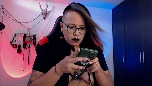 LilithSharon online show from October 15, 5:15 pm