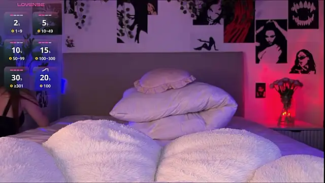 Lisa Moones online show from February 20, 4:41 pm