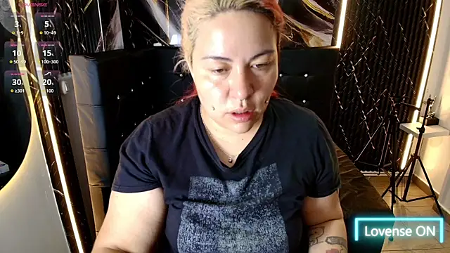 Bruja  Scarlata online show from November 17, 10:05 am