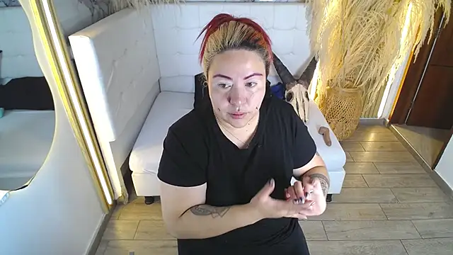 Bruja  Scarlata online show from November 27, 10:40 am