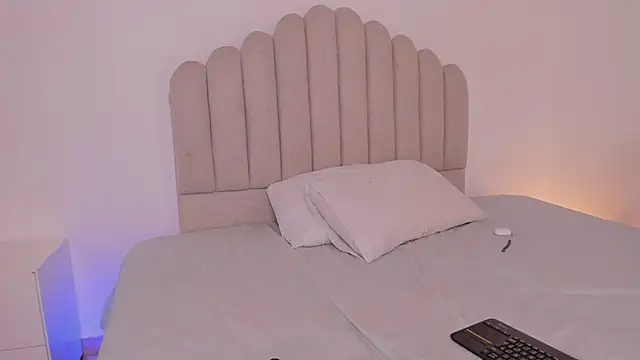valerysantos  online show from May 12, 4:13 pm