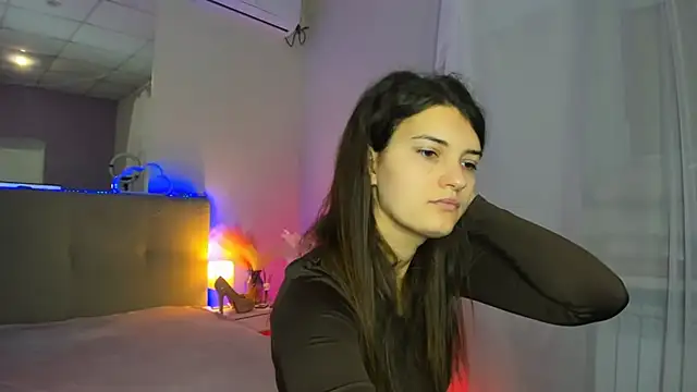 Laura Leee online show from November 30, 6:06 am