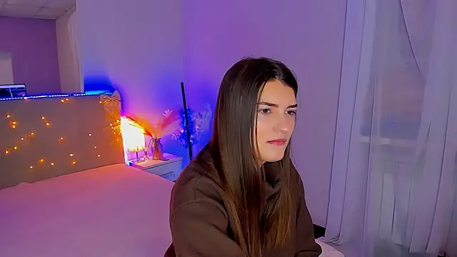 Laura Leee online show from February 4, 7:11 am