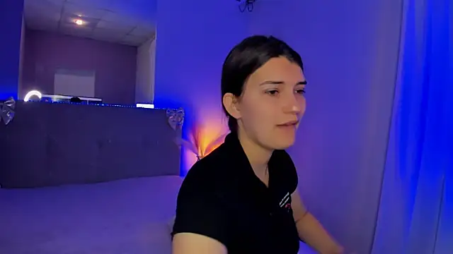 Laura Leee online show from May 10, 5:31 am