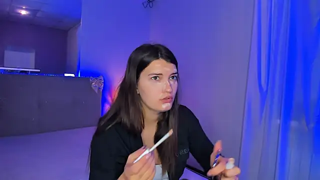 Laura Leee online show from May 18, 5:02 am