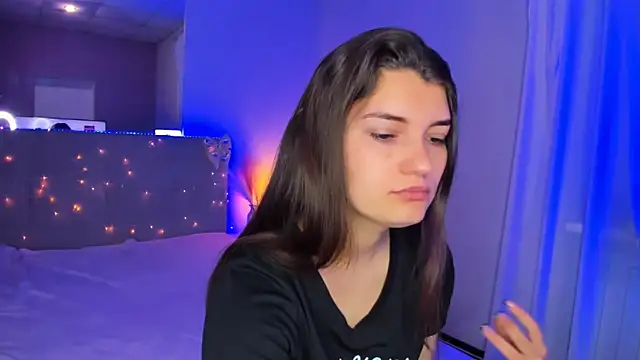 Laura Leee online show from May 6, 5:22 am