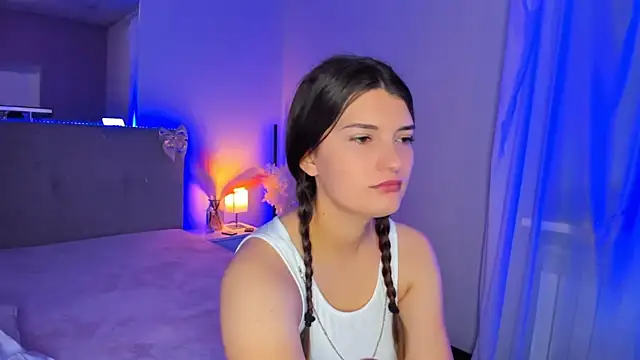 Laura Leee online show from May 25, 5:28 am