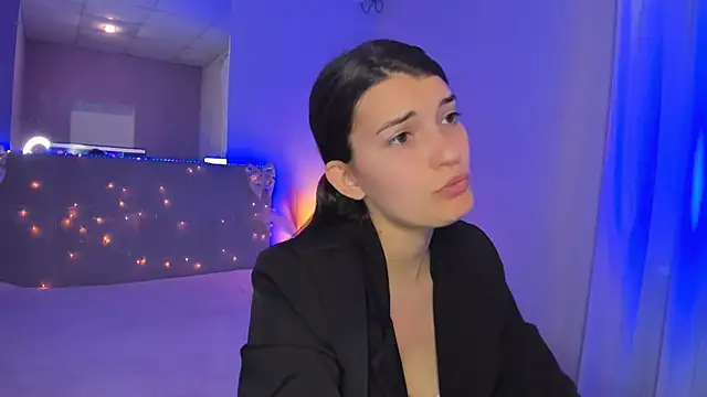 Laura Leee online show from May 15, 5:00 am