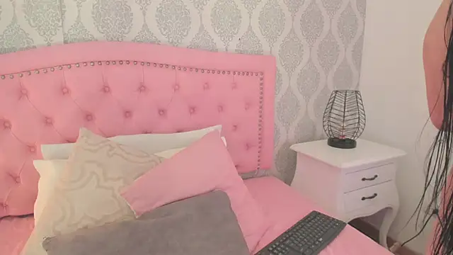 martina rivera  online show from December 15, 11:59 am