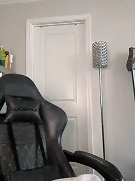 butterflybootyy online show from April 29, 5:30 pm