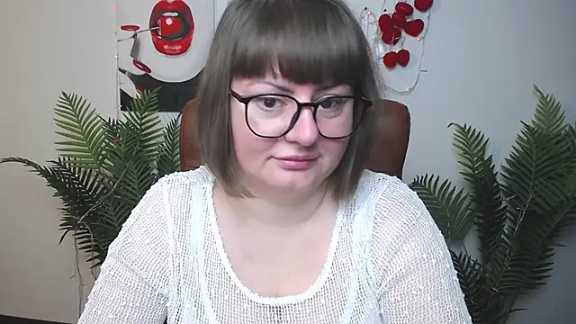 ZannaDreil online show from May 13, 6:35 pm