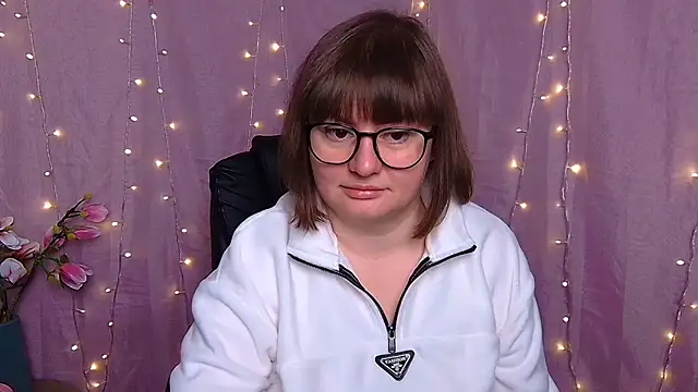 ZannaDreil online show from March 2, 7:09 pm