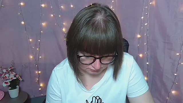 ZannaDreil online show from May 6, 6:56 pm