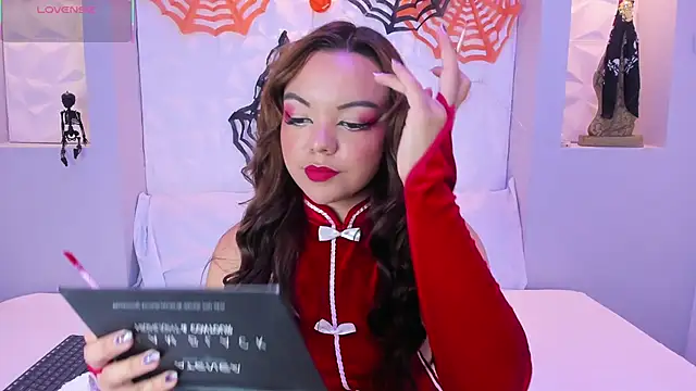 EmilyRouss  online show from October 27, 7:30 pm