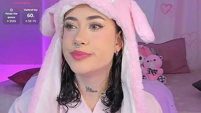 melody suarez online show from November 15, 11:28 pm