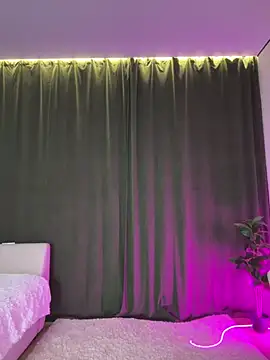 LoveLuna  online show from May 22, 9:35 pm
