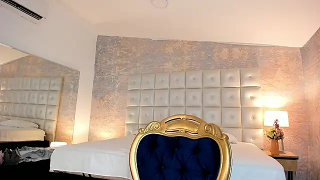 MelaniieRoux online show from May 24, 3:27 am
