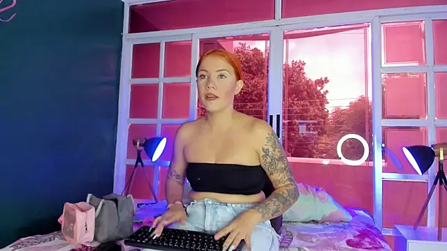 MelaniieRoux online show from April 7, 7:38 pm