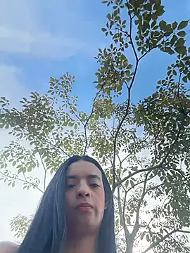 Laura fernandezII online show from May 8, 8:10 pm
