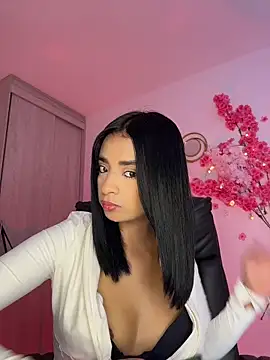 Laura fernandezII online show from May 11, 7:33 pm