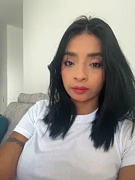 Laura fernandezII online show from May 17, 7:24 pm