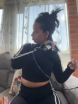 Laura fernandezII online show from February 9, 5:26 pm