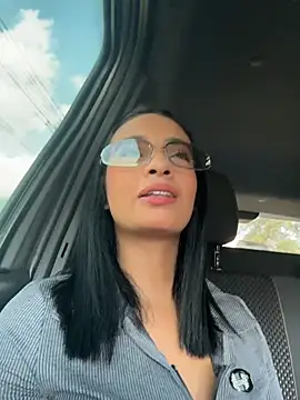 Laura fernandezII online show from May 6, 9:19 pm