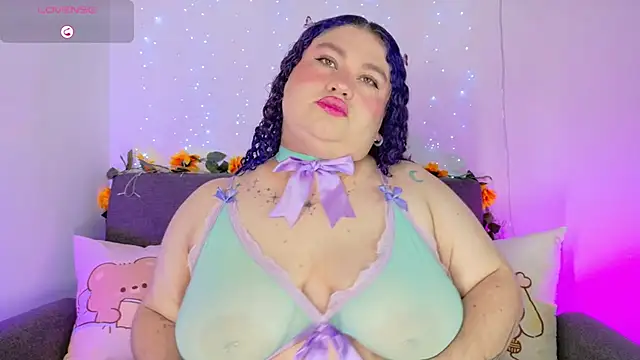 lunitaa0 online show from May 13, 12:22 pm