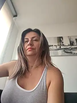 Latiinvenushot online show from March 8, 12:42 pm