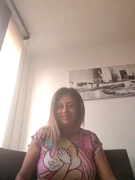 Latiinvenushot online show from November 23, 4:19 pm