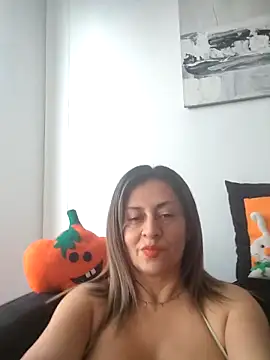 Latiinvenushot online show from October 7, 3:27 pm