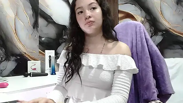lilimini032 online show from May 6, 8:46 pm
