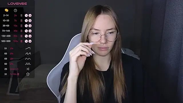 littlevildevil online show from December 17, 9:02 am