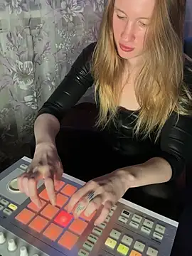 saint cat25 online show from May 11, 8:28 pm