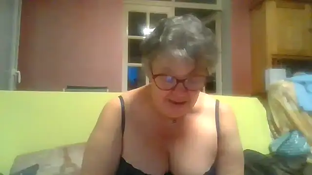 Vandeae44 online show from April 29, 7:19 pm