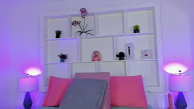 Jenifer Diaz online show from May 13, 2:45 pm