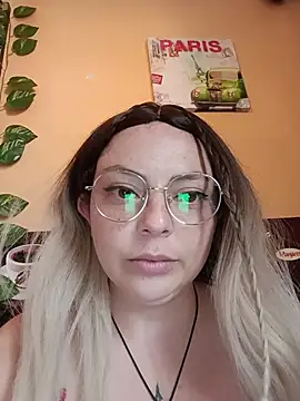 madelaine- online show from May 4, 9:40 pm