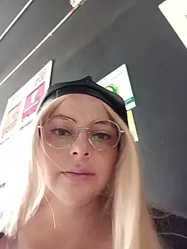madelaine- online show from May 9, 7:49 pm