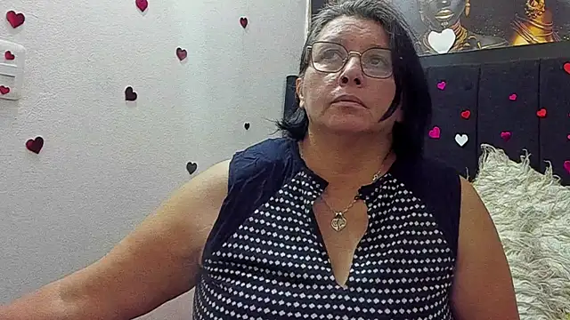 Evaaross 2345 online show from May 19, 8:05 pm