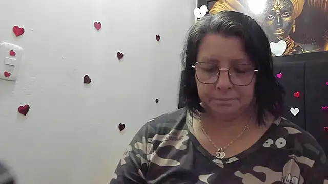 Evaaross 2345 online show from May 6, 6:23 pm