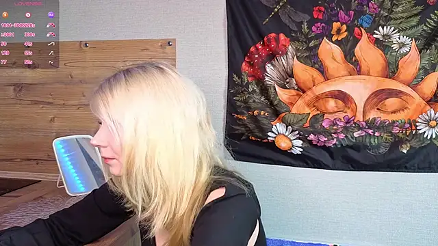 DaisyElmers online show from September 18, 4:33 am