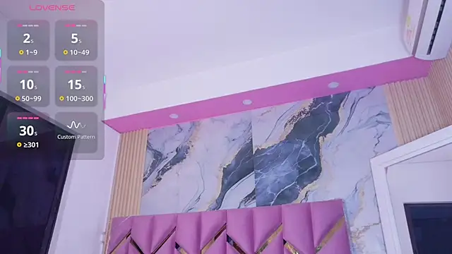 littleebonymommy online show from November 19, 4:18 pm