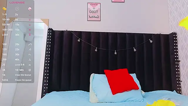 Snapshot of littleebonymommy chatting on September 23, 8:18 pm littleebonymommy online show from September 23, 8:18 pm