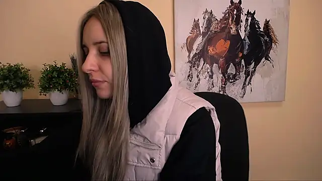  Nicole new online show from April 9, 11:15 am