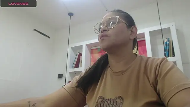 sexy lady 0 online show from November 5, 11:59 am