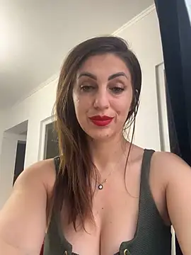 EmaSkyes online show from December 17, 2:10 pm