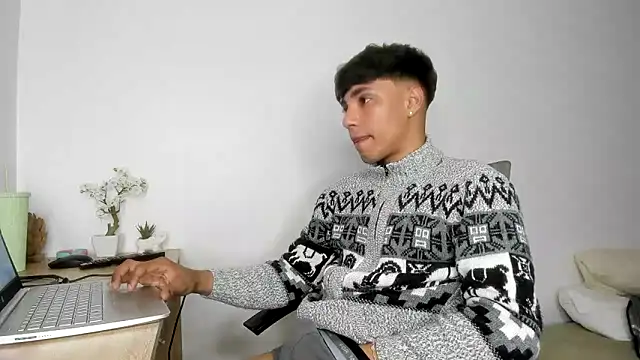 Snapshot of jonmaykolrose chatting on October 22, 3:44 am jonmaykolrose online show from October 22, 3:44 am