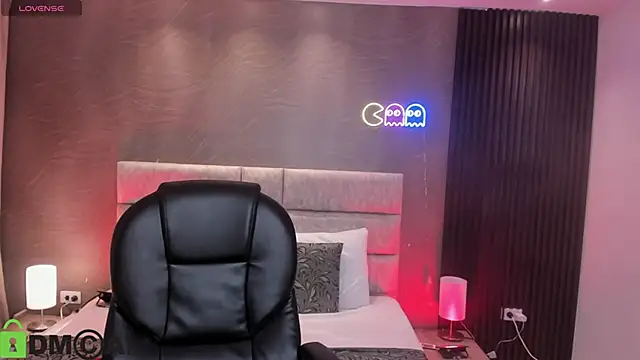 ASHLIE DIXON1 online show from November 13, 9:14 pm