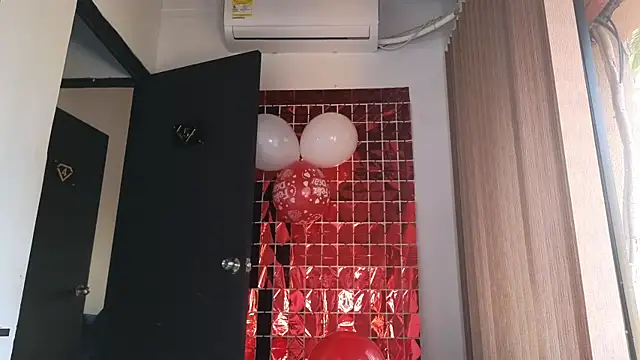 alondrabigtits online show from February 11, 12:39 pm