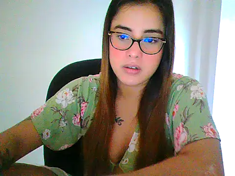 maliamiller online show from April 22, 11:07 am